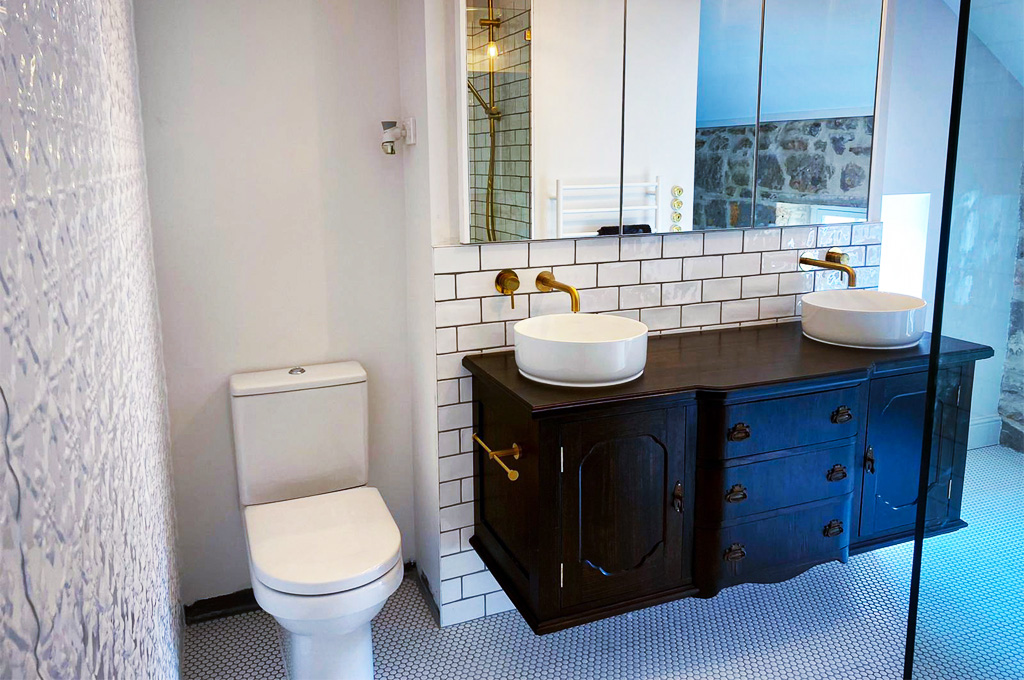 What is the average salary of a plumber?